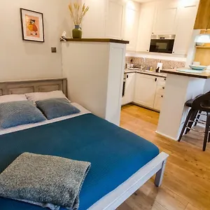  Apartment Emeryk